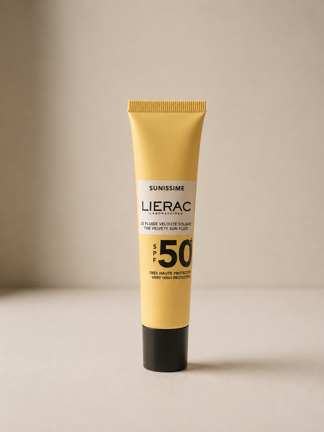 واقي شمس ليراك سونيسيم المخملي SPF 50+ لحماية فائقة ومكافحة الشيخوخة - 40 مل