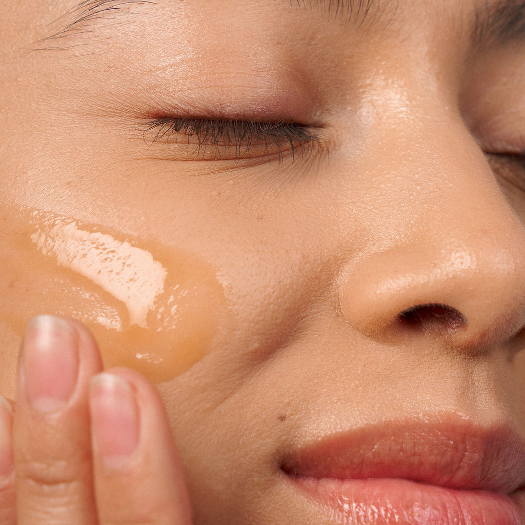 مجموعة نوفإكسبيرت لإشراقة ونضارة البشرة بفيتامين C (مع حقيبة أنيقة مجاناً)..Novexpert Vitamin C Radiant Glow Set with Travel Pouch